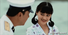 <b>49岁梅婷带儿女去度假穿T恤+短裤时髦又减龄女儿</b>